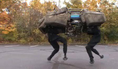 Robot Big Dog dikembangkan hingga saat ini untuk kepentingan militer