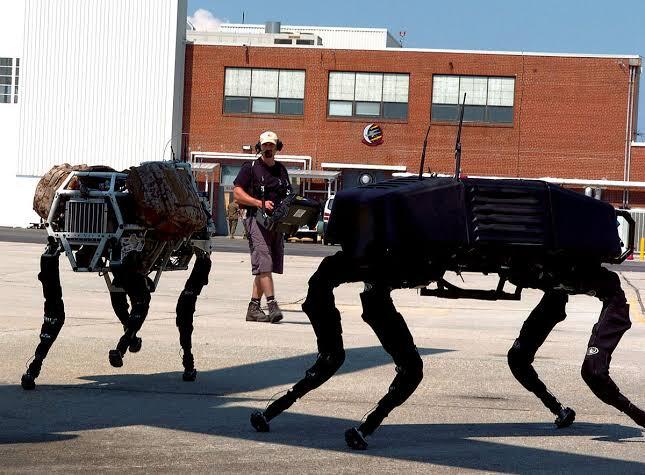 Robot Big Dog dikembangkan hingga saat ini untuk kepentingan militer