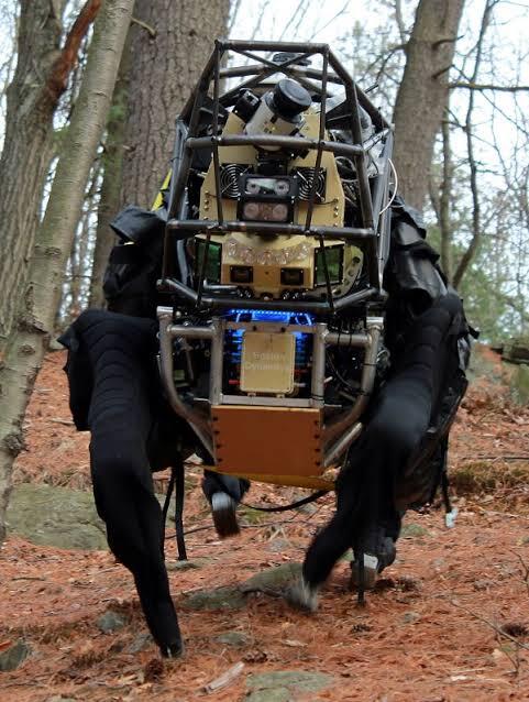 Robot Big Dog dikembangkan hingga saat ini untuk kepentingan militer