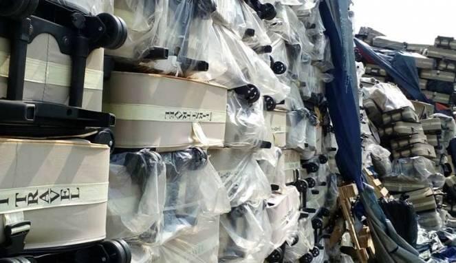 Polisi Temukan Gudang Koper dan Mukena Milik First Travel