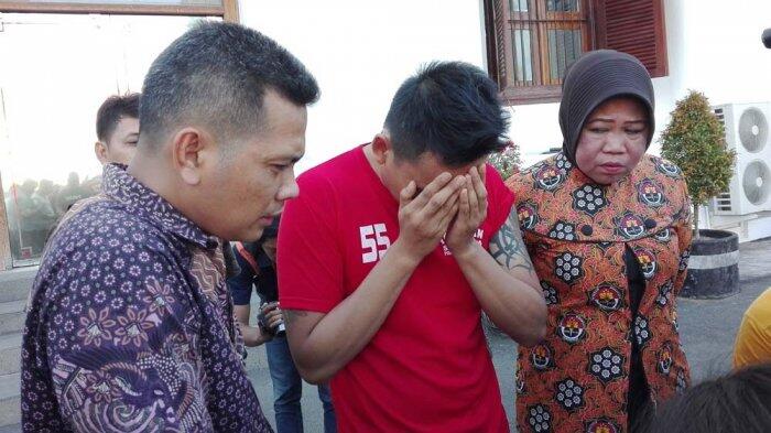 Saat Jam Istirahat, Staf Kelurahan Ini Ngaku Sering Dicium Atasannya di Ruang Kerja