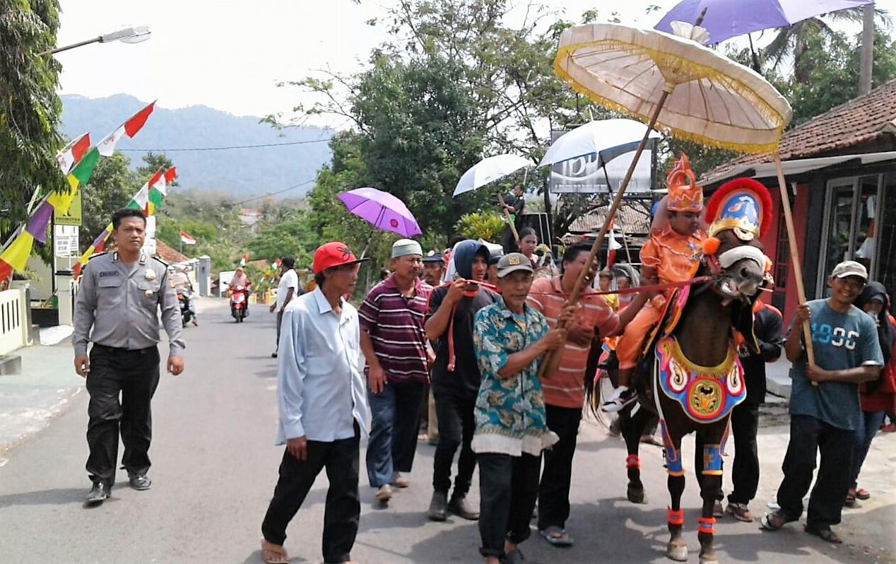 Polres Kuningan Amankan Hiburan Rakyat Kuda Renggong