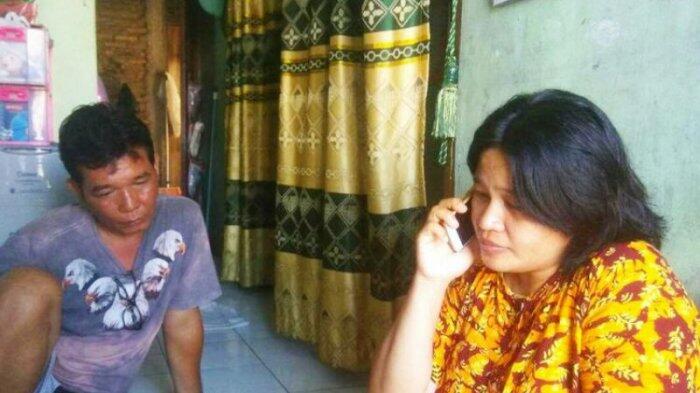 Dari Rumah Sakit Mitra Keluarga, Jenazah Debora Dibawa Pulang Orangtuanya Naik Motor