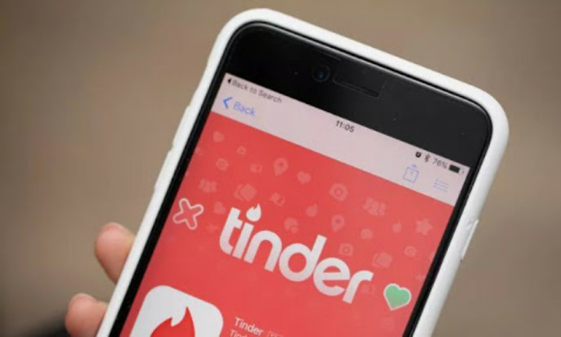 Facebook meniru Tinder untuk bisa survive.