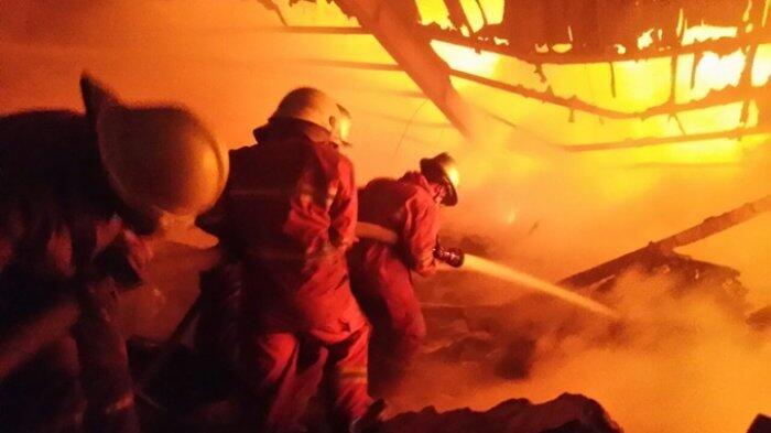 Gudang Kain Pabrik Tekstil di Jalan AH Nasution Mandalajati Bandung Terbakar