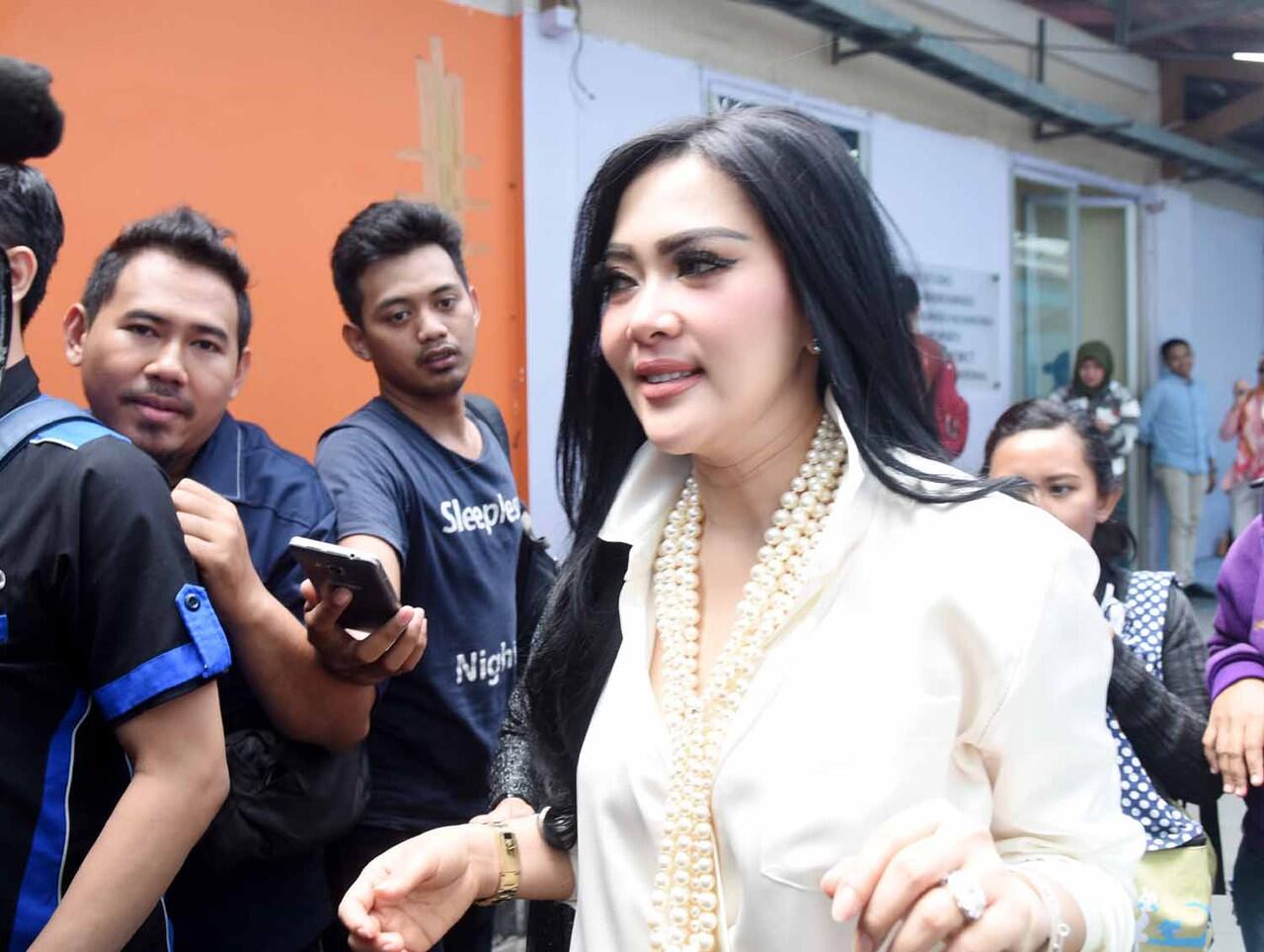 Syahrini Kabuurrrr KASKUS