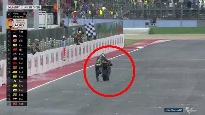 Perjuangan Luar Biasa, Hanya Demi 1 Poin, Yohann Zarco Dorong Motor Hingga Finis

