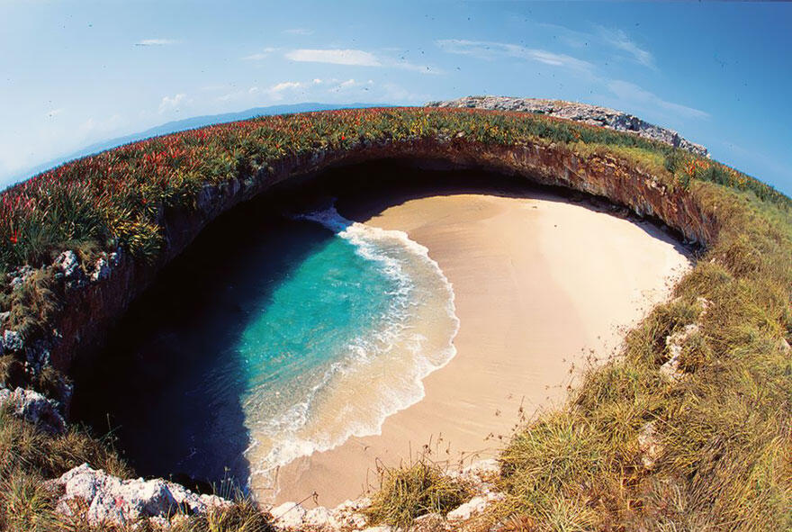 Pantai Langkah Unik Indah di Dunia