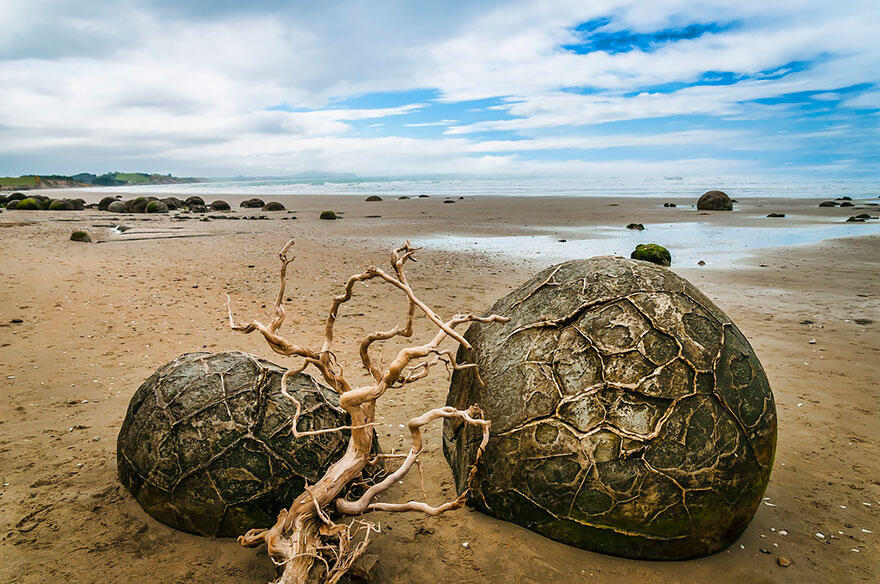Pantai Langkah Unik Indah di Dunia