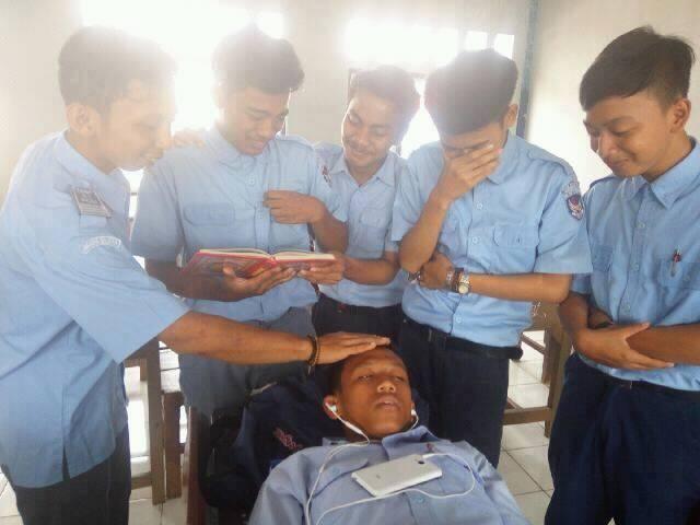  Parah...Ketika Ente Tertidur di Kelas Inilah yang Temen Ente Lakuin