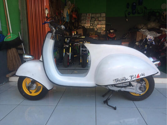 Terjual motor  qinqqi modif vespa china  matic  2 tak kick 