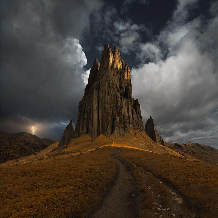 Keren Gabungan Lukisan dan Foto Parallel World Seniman Polandia