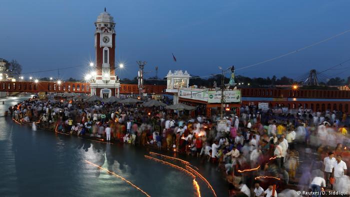 Sungai Gangga India Semakin Bersampah