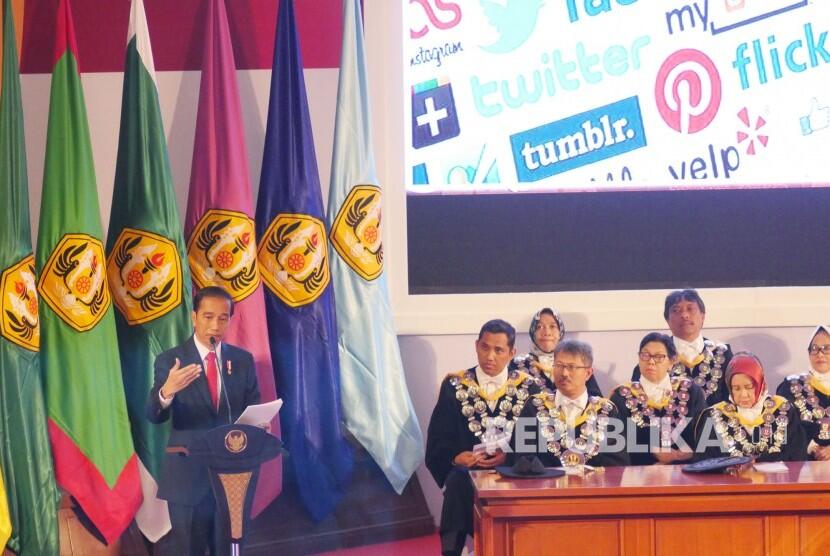 Jokowi Minta Perguruan Tinggi Buka Fakultas Medsos