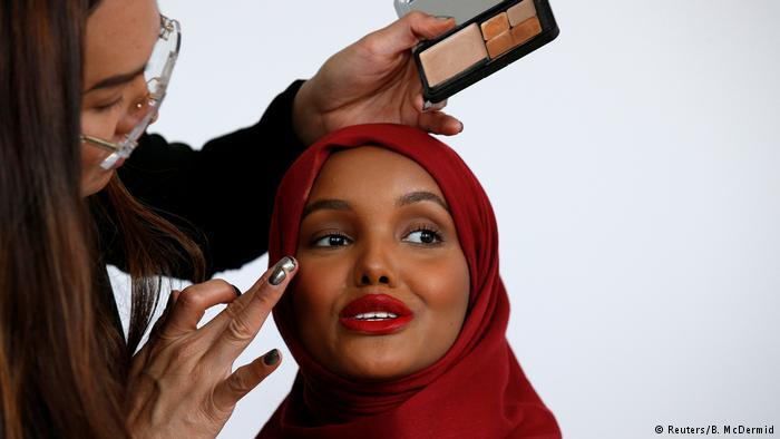 Halimah Aden Lahir di Kamp Pengungsi, Jadi Ratu Fesyen Berhijab di US