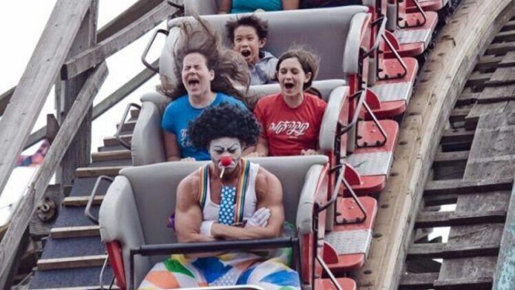 Foto Lucu Ekspresi Para Pengendara Roller Coaster.