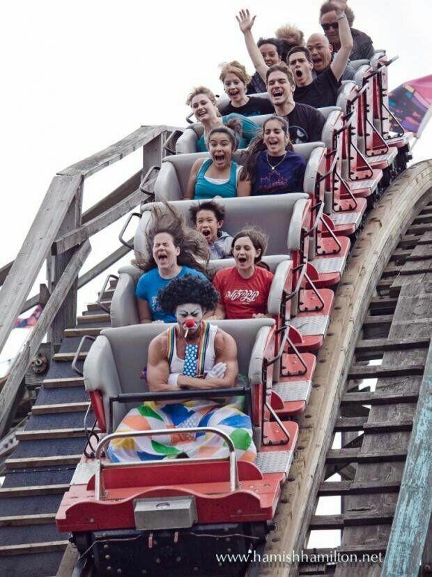 Foto Lucu Ekspresi Para Pengendara Roller Coaster.