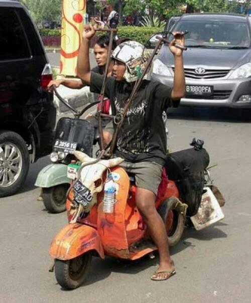 Rombongan Vespa Dihantam Truk Tronton, 1 Tewas dan 2 Luka Berat