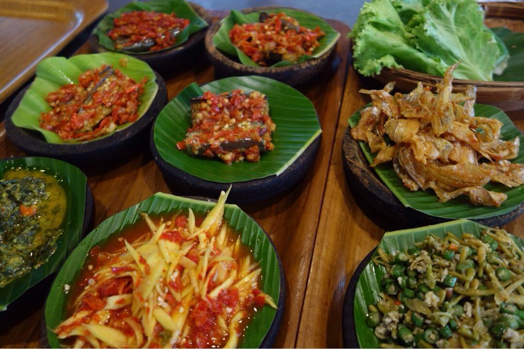 Makan Apa di Jalan Riau Bandung? Banyak Banget!
