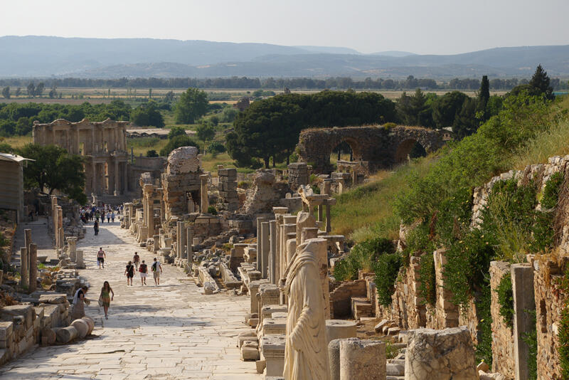 MENIKMATI SUASANA ROMAWI KUNO DI EPHESUS, SELCUK, TURKI