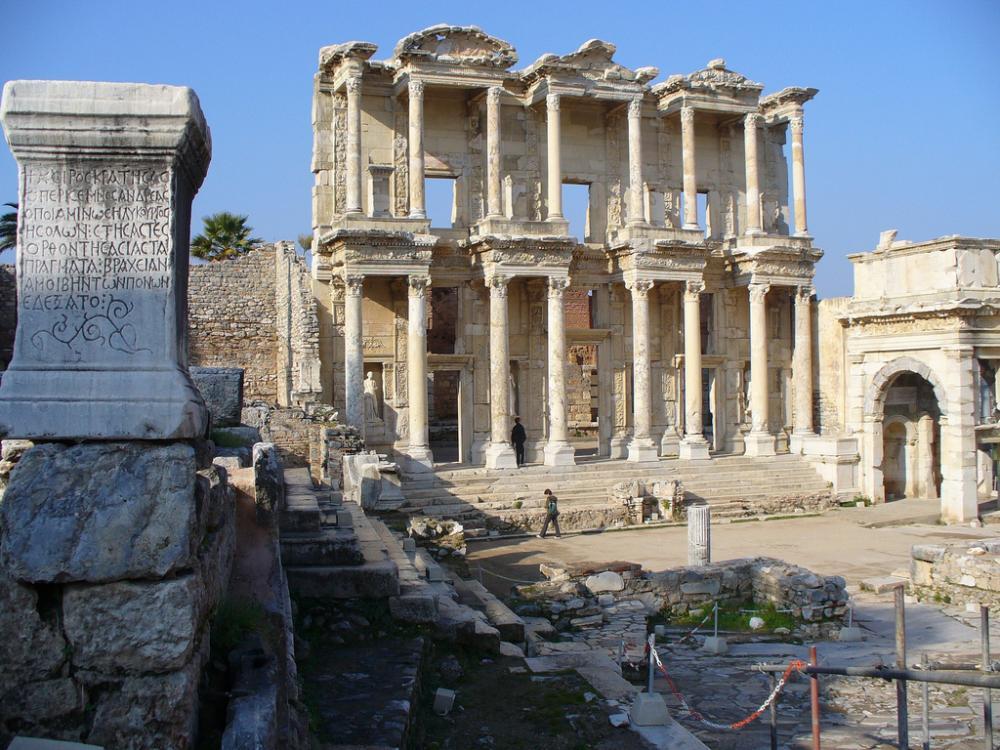 MENIKMATI SUASANA ROMAWI KUNO DI EPHESUS, SELCUK, TURKI