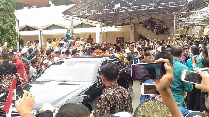 Rombongan Presiden Jokowi Nyaris Diserang Lebah