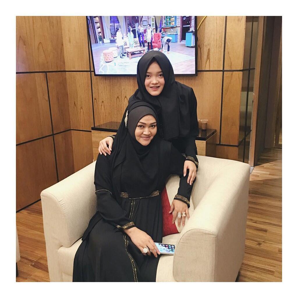 9 Potret Putri Delina, Anak Sule yang Juga Bersuara Merdu