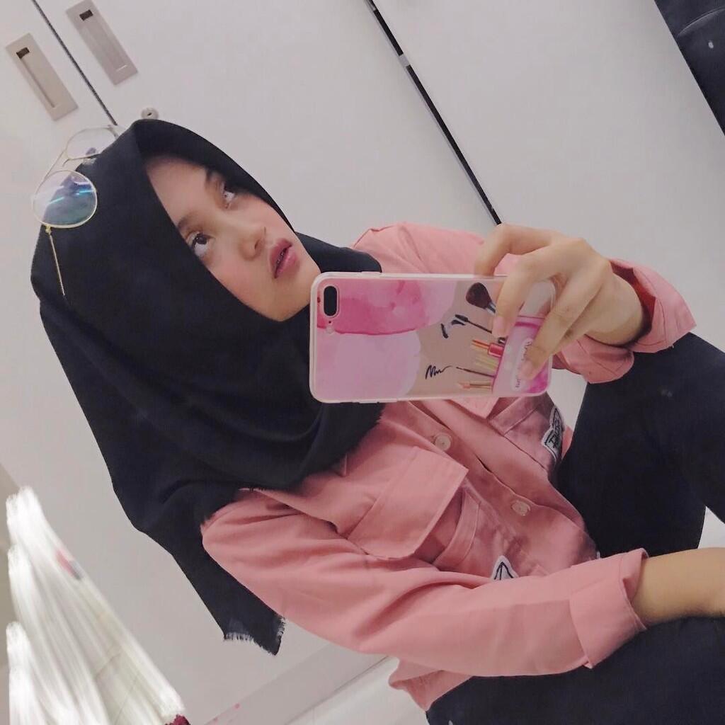 9 Potret Putri Delina, Anak Sule yang Juga Bersuara Merdu