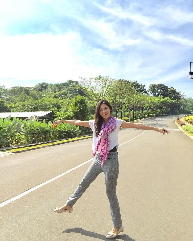 10 Gaya Simpel Indah Permatasari, Aktris Muda yang Tengah Naik Daun