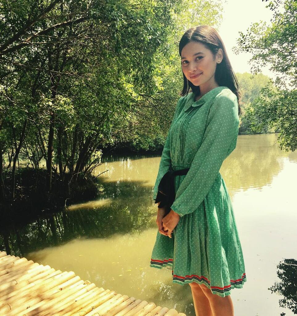 10 Gaya Simpel Indah Permatasari, Aktris Muda yang Tengah Naik Daun