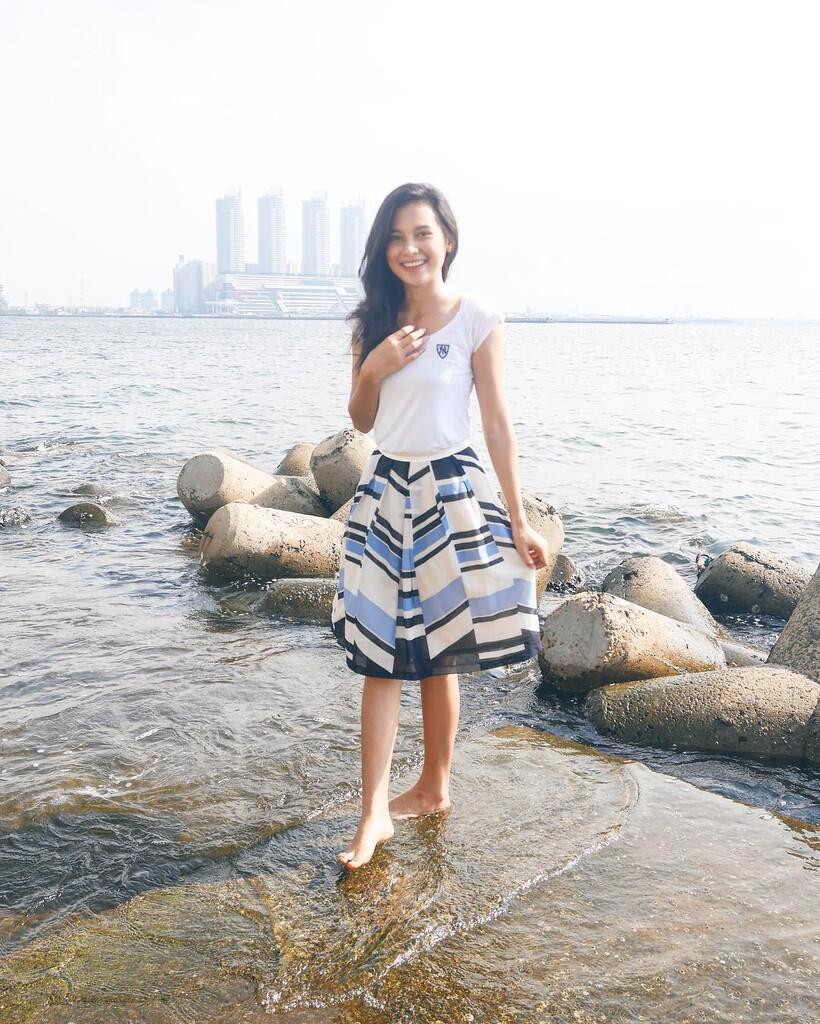 10 Gaya Simpel Indah Permatasari, Aktris Muda yang Tengah Naik Daun