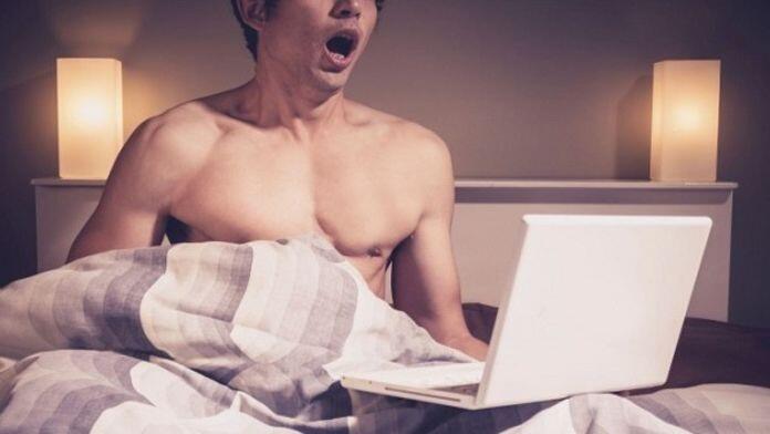 Terkuak! Ternyata Ini Penjelasan Ilmiah Kenapa Para Pria Suka Nonton Film Porno