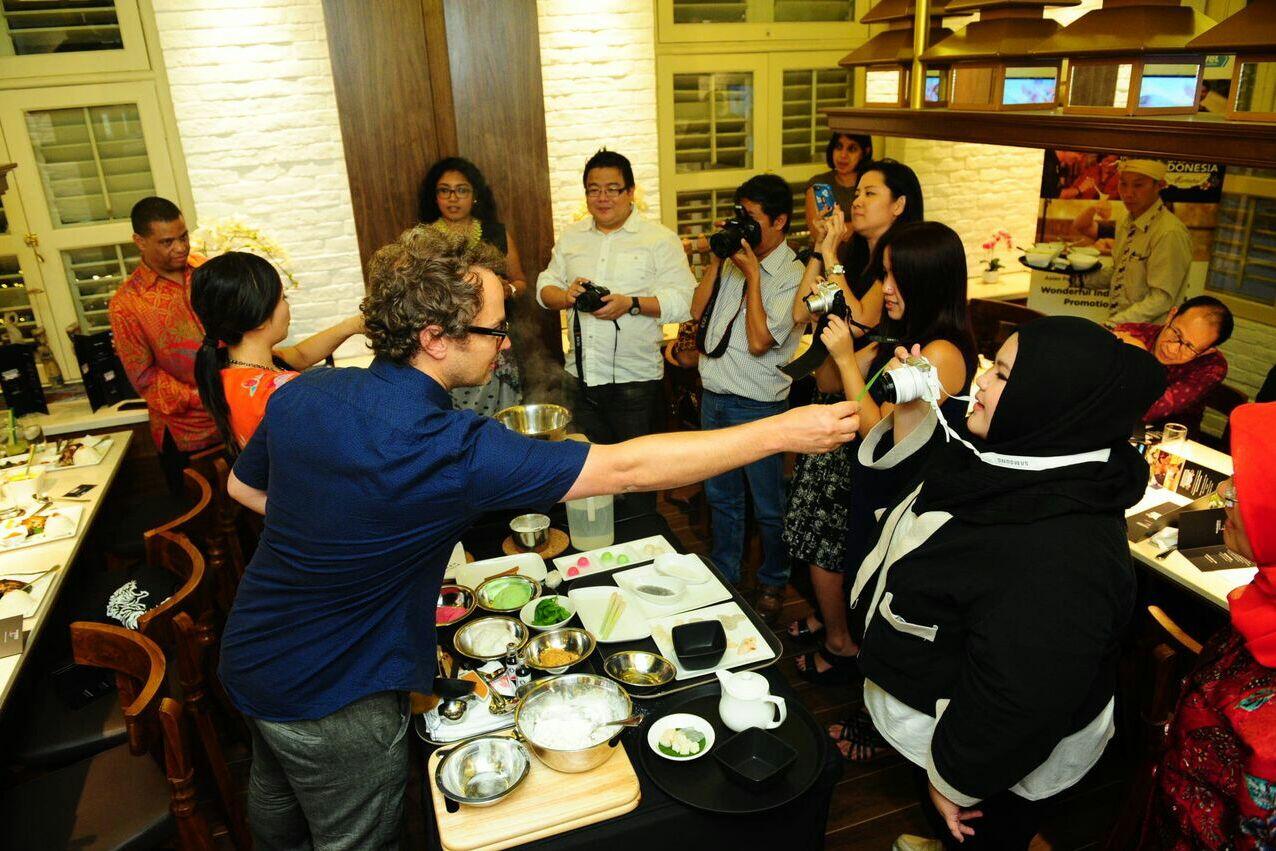 (Weekend) Rinrin Marinka, Host &amp; Chef Celebrity Cantik Indonesia