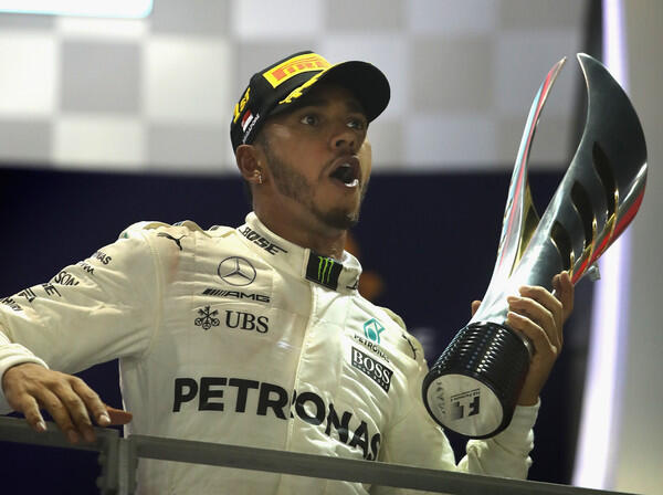 Vettel Gagal Finis, Hamilton Kokoh di Puncak Klasemen