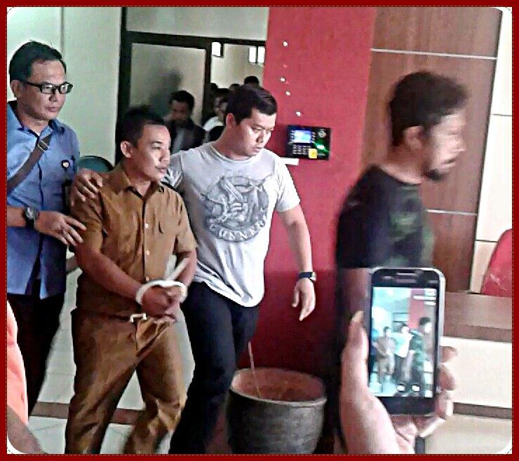 Tim Saber Pungli Polda Metro Jaya "OTT" Staf PNS DPMPTSP Pemkab Bekasi