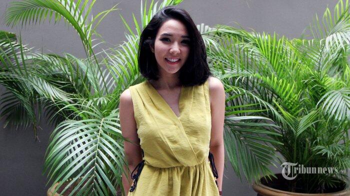 Busana Berbelahan Dada Rendah, Foto Gisell Tuai Banyak Komentar Negatif