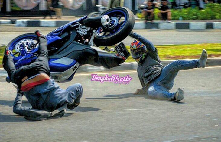 Kecelakaan Karambol Saat Cornering di Monasco, Ngeriii