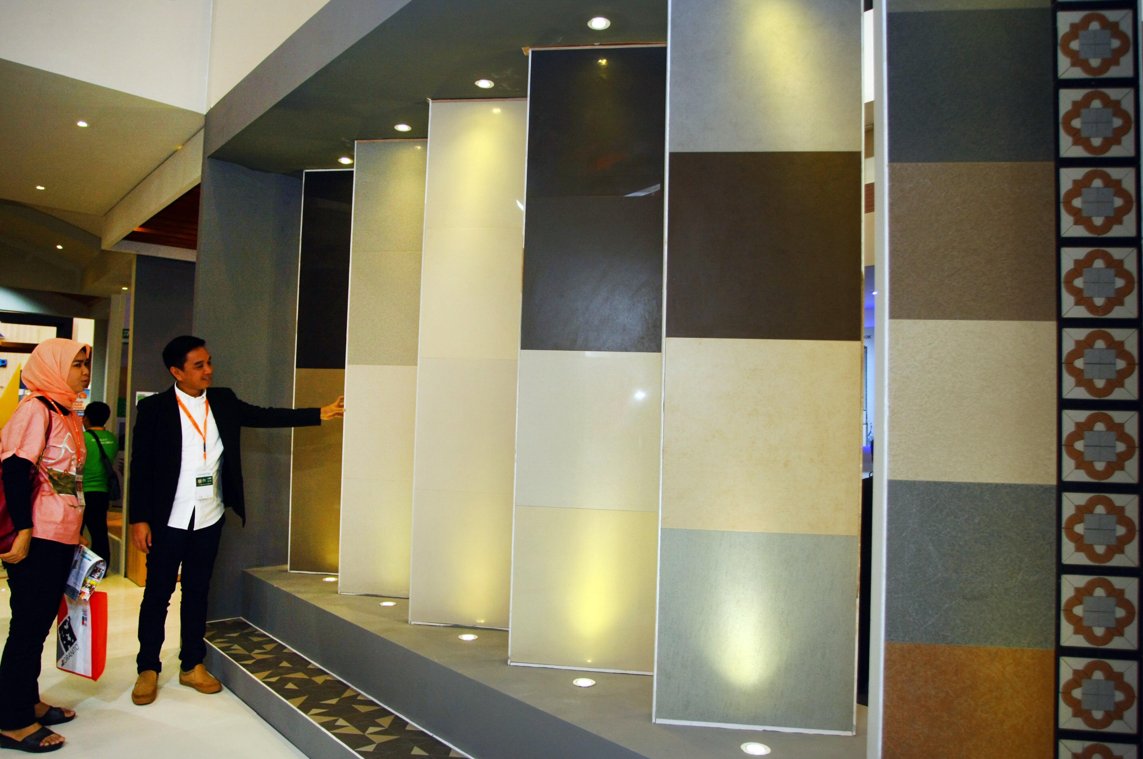 Granito Hadirkan Sentuhan Homogenous Tile untuk Carport
