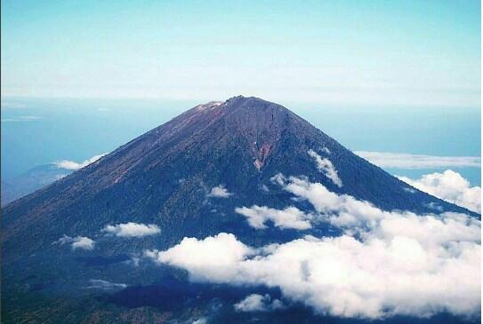 MELETUSNYA GUNUNG AGUNG, BALI STATUS SIAGA (LEVEL III) BENCANA ALAM