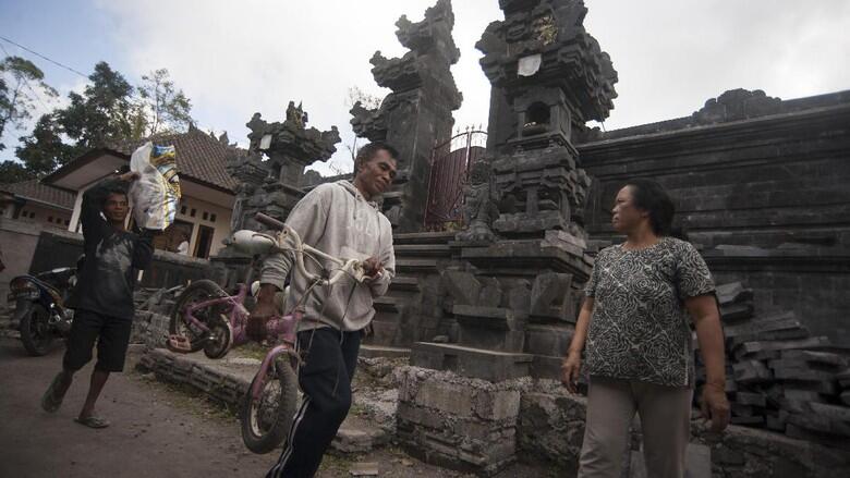 Warga Bali Mulai Mengungsi