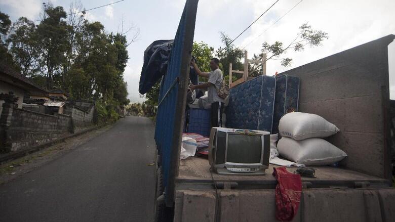 Warga Bali Mulai Mengungsi