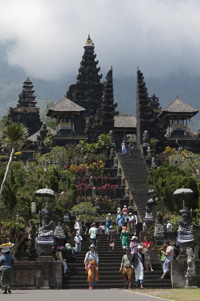 Warga Bali Mulai Mengungsi