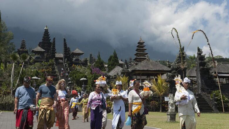 Warga Bali Mulai Mengungsi