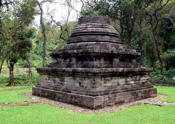 5 Destinasi yang Selalu Ramai Untuk Ritual Malam 1 Suro