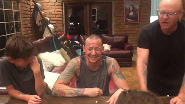 Istri Unggah Video 36 jam Sebelum Chester Bennington Meninggal