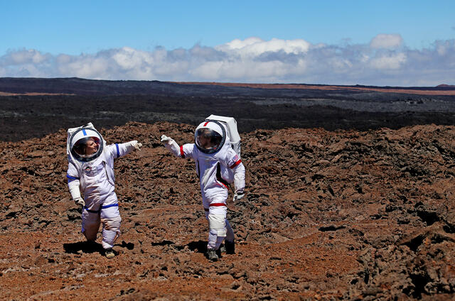 8 Bulan Tinggal di &quot;Mars&quot;, Para Astronot Akhirnya Pulang Kampung