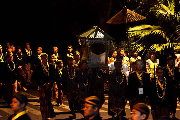 Malam 1 Suro, Abdi Dalem Keraton Yogyakarta Tapa Bisu