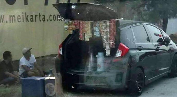 ( Tidak Disponsori ) Jualan Kopi di Meikarta Pakai Mobil Jazz bikin Heboh Netizen