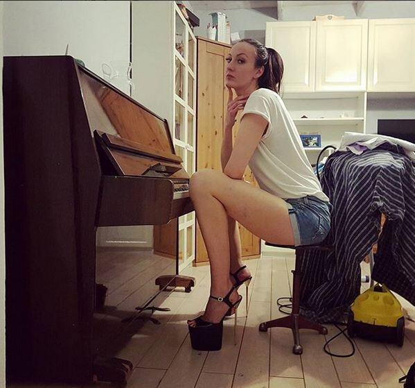 12 Penampilan menawan Ekaterina, model dengan kaki terpanjang di dunia