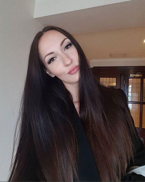 12 Penampilan menawan Ekaterina, model dengan kaki terpanjang di dunia